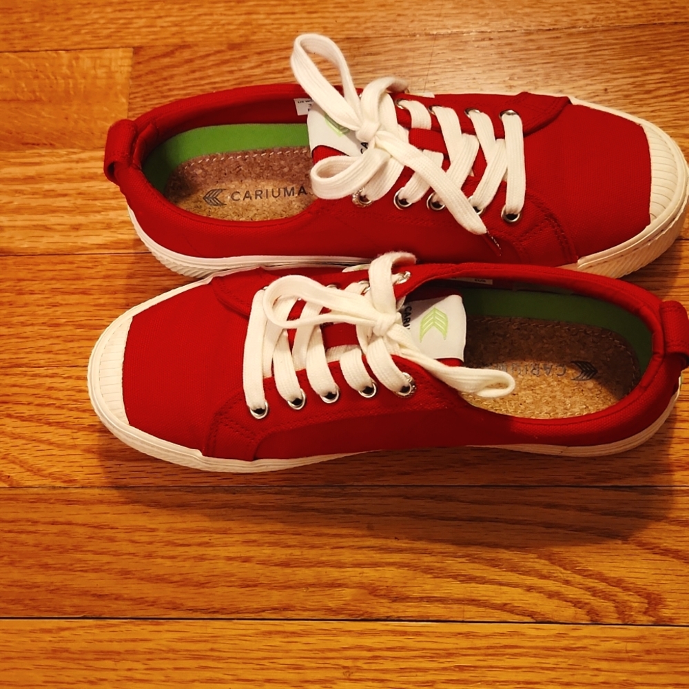 Cariuma Women Red Size 7 OCA Low Canvas  Sneakers